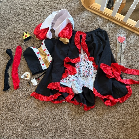 Queen of Hearts Costume - Picture 2 of 16